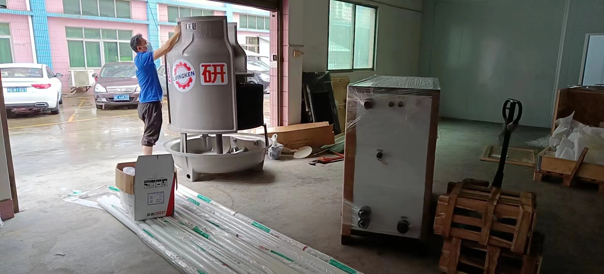 冷水機(jī)冷凍機(jī)銷(xiāo)售安裝現(xiàn)場(chǎng)